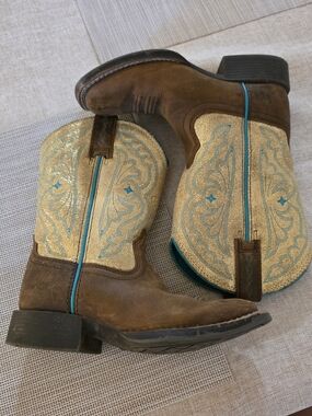 Ariat Brown cowgirl cowboy  Boots with Turquoise Lining girls size 10
